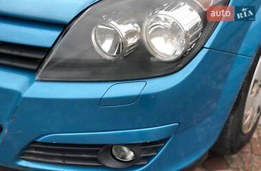 Хэтчбек Opel Astra 2005 в 