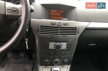 Хэтчбек Opel Astra 2005 в 