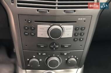 Хэтчбек Opel Astra 2005 в 