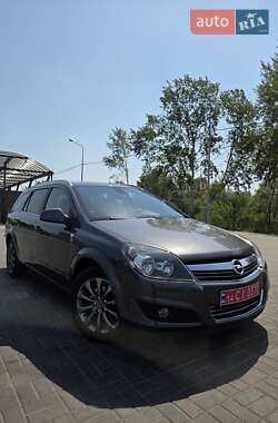 Универсал Opel Astra 2010 в Днепре