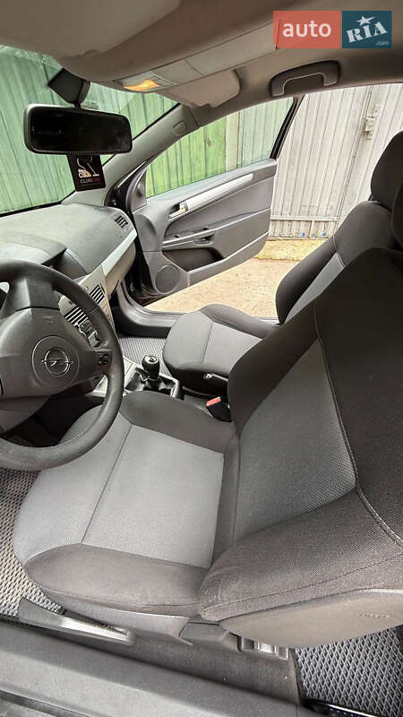 Хэтчбек Opel Astra 2006 в Ровно