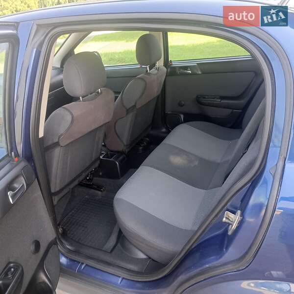 Седан Opel Astra 2005 в Путивле