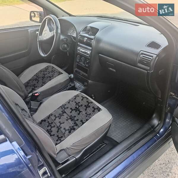 Седан Opel Astra 2005 в Путивле