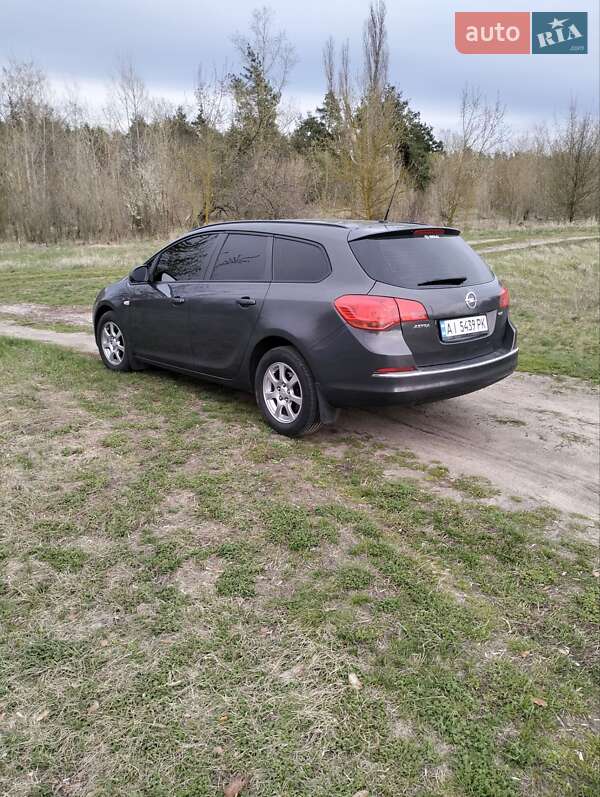 Универсал Opel Astra 2013 в Белой Церкви