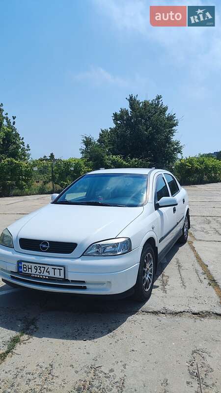 Седан Opel Astra 2002 в Южному