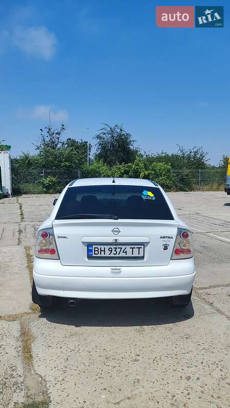 Седан Opel Astra 2002 в Южному