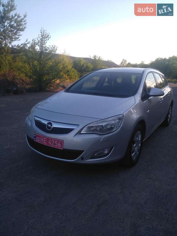 Универсал Opel Astra 2011 в Радивилове