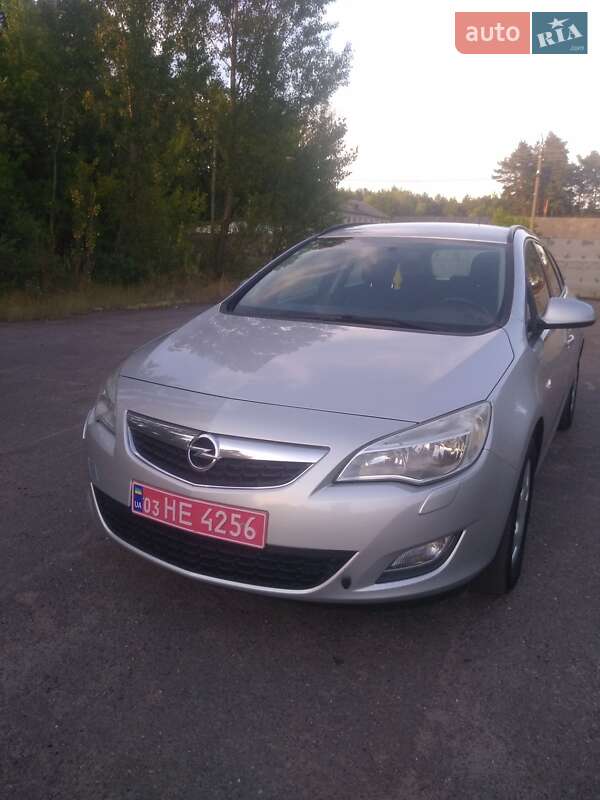 Универсал Opel Astra 2011 в Радивилове