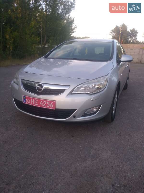 Универсал Opel Astra 2011 в Радивилове