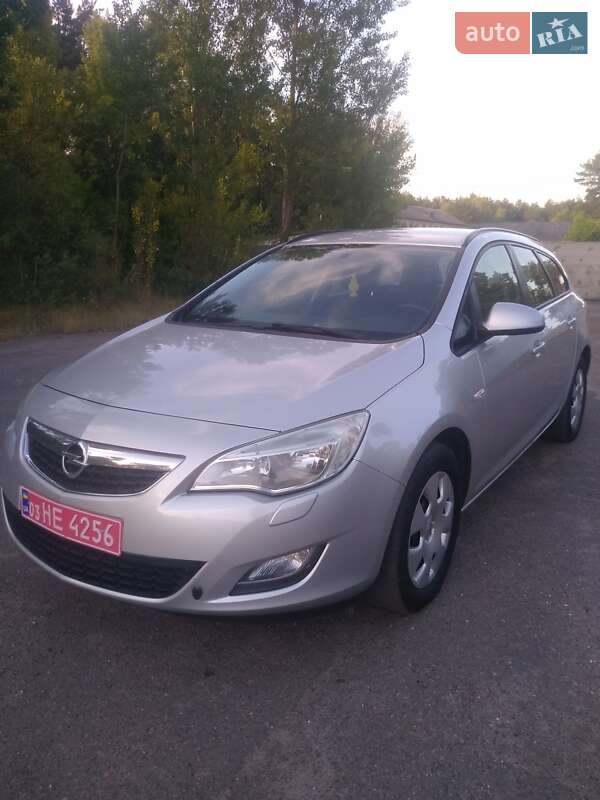 Универсал Opel Astra 2011 в Радивилове