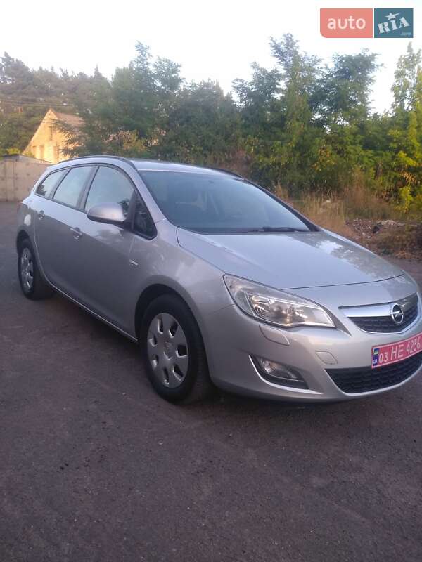 Универсал Opel Astra 2011 в Радивилове