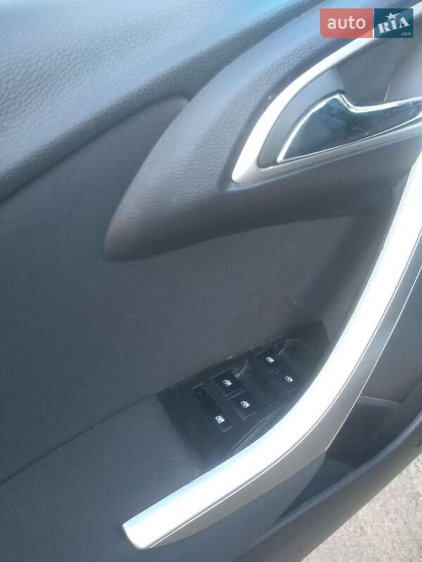 Универсал Opel Astra 2011 в Радивилове