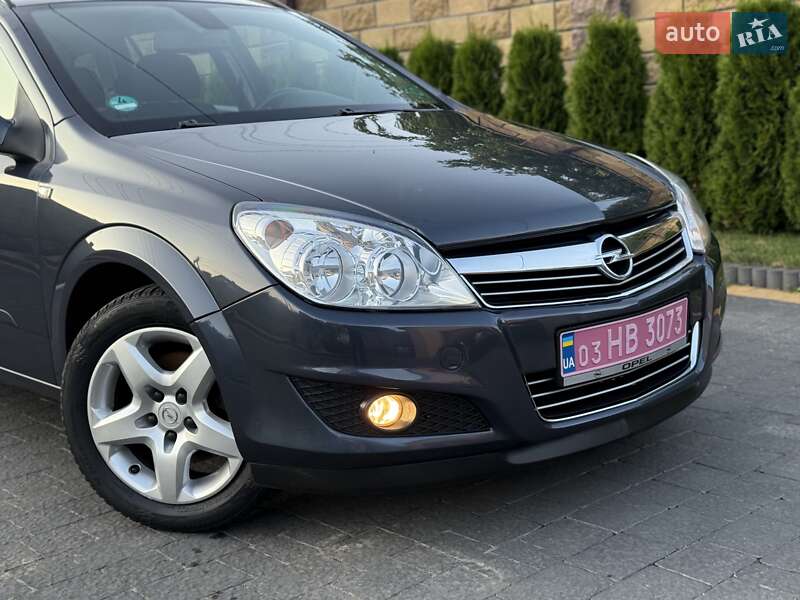 Універсал Opel Astra 2008 в Луцьку