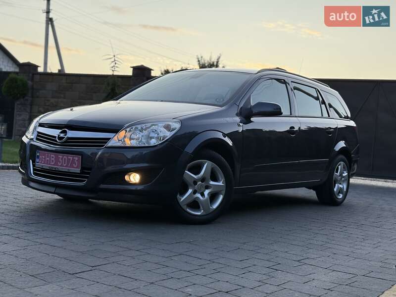 Універсал Opel Astra 2008 в Луцьку
