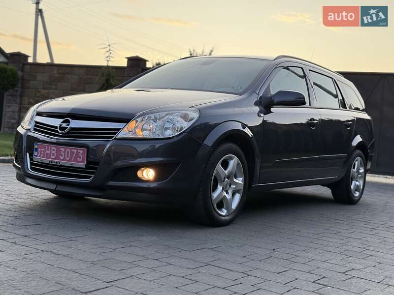 Універсал Opel Astra 2008 в Луцьку