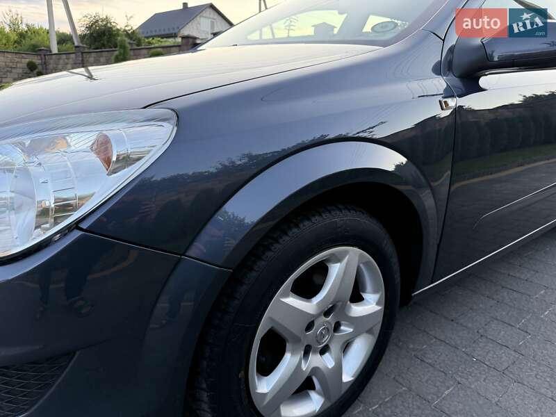 Універсал Opel Astra 2008 в Луцьку