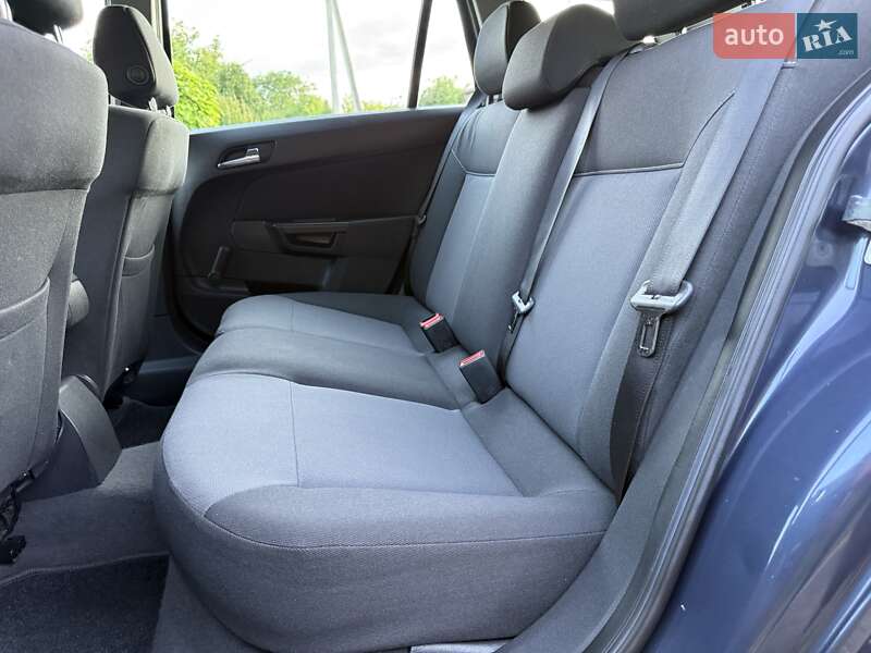Універсал Opel Astra 2008 в Луцьку