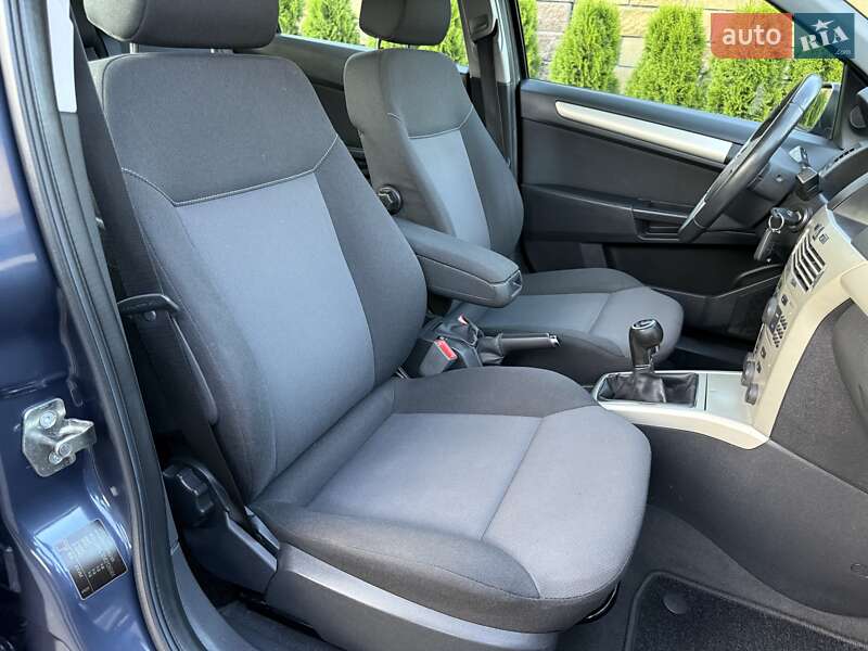 Універсал Opel Astra 2008 в Луцьку