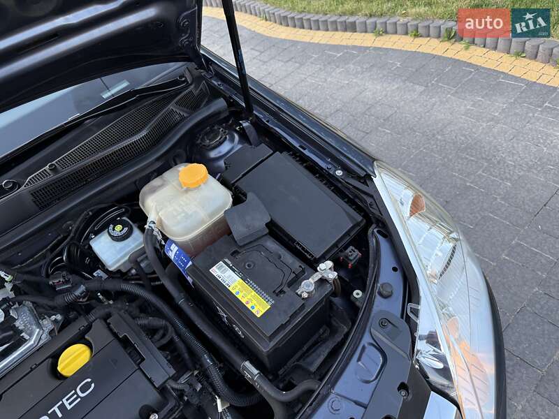 Універсал Opel Astra 2008 в Луцьку