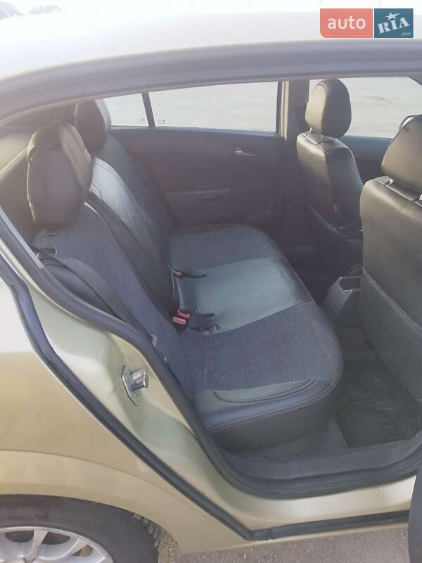 Хэтчбек Opel Astra 2005 в Житомире