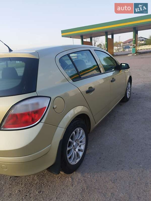 Хэтчбек Opel Astra 2005 в Житомире