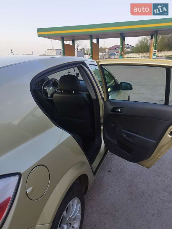 Хэтчбек Opel Astra 2005 в Житомире