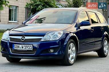 Универсал Opel Astra 2008 в Умани