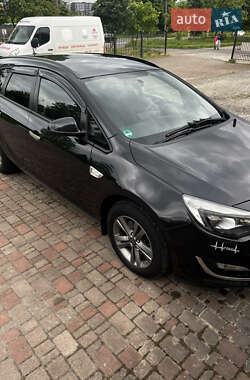 Універсал Opel Astra 2015 в Івано-Франківську