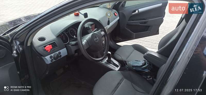 Хэтчбек Opel Astra 2005 в Вараше