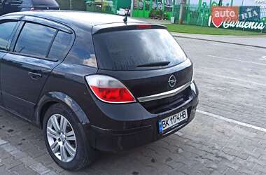Хэтчбек Opel Astra 2005 в 