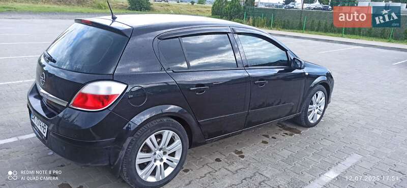 Хэтчбек Opel Astra 2005 в Вараше