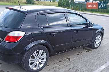 Хэтчбек Opel Astra 2005 в 