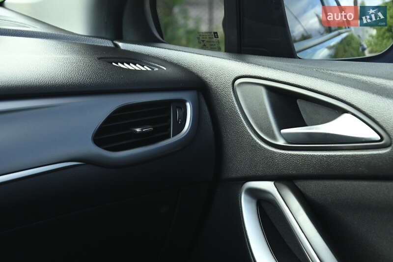 Универсал Opel Astra 2017 в Бердичеве