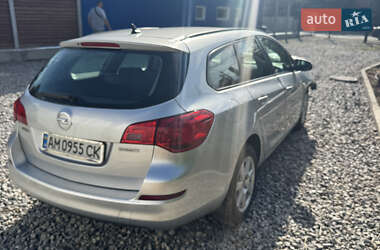 Универсал Opel Astra 2012 в 