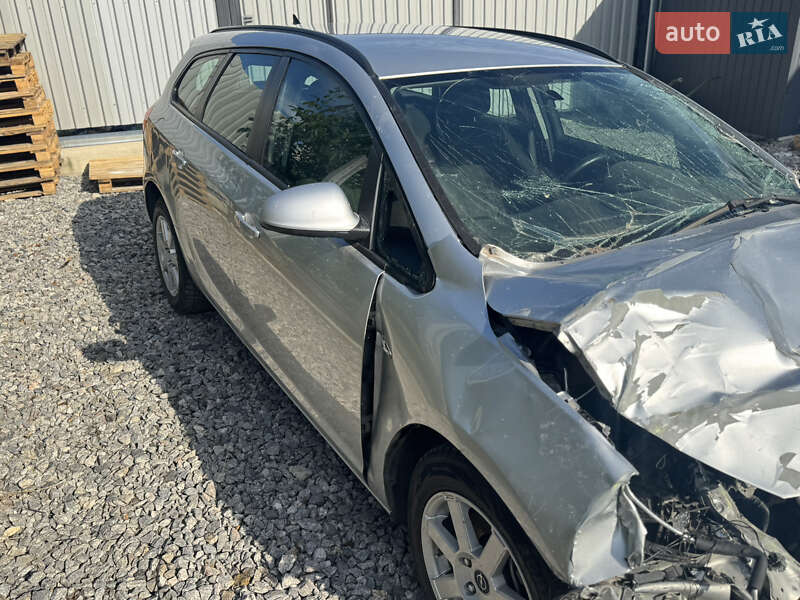 Универсал Opel Astra 2012 в 