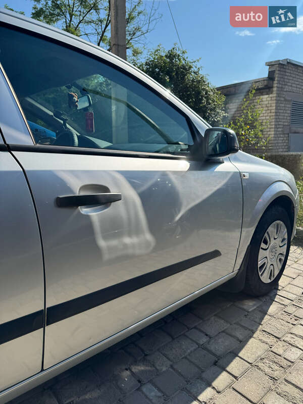Хэтчбек Opel Astra 2008 в Львове