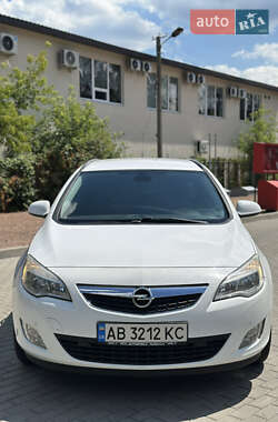 Универсал Opel Astra 2011 в 