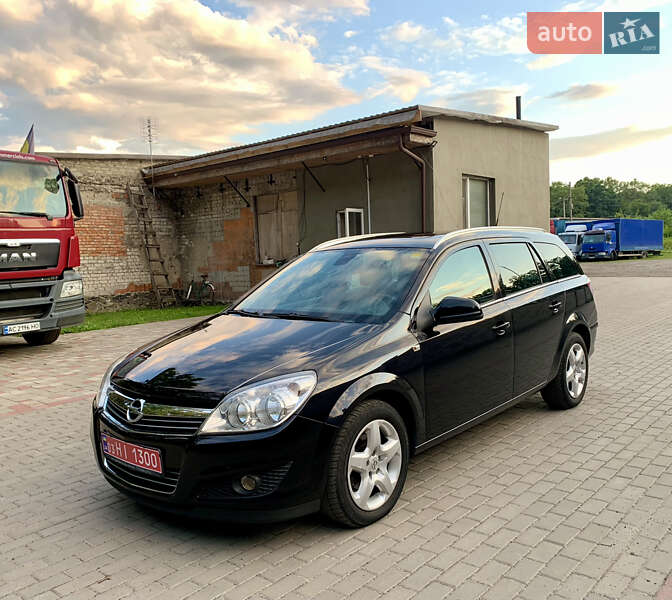 Універсал Opel Astra 2009 в Луцьку