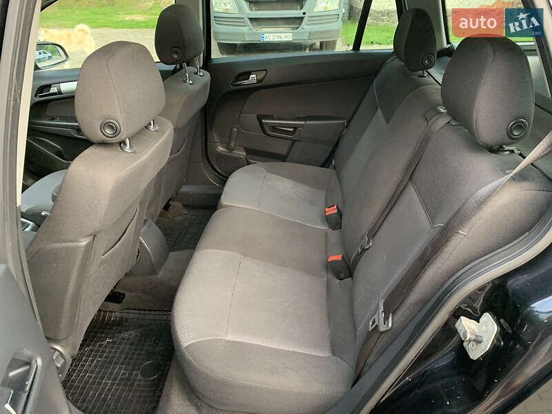 Універсал Opel Astra 2009 в Луцьку