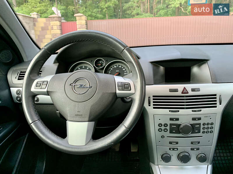 Універсал Opel Astra 2009 в Луцьку