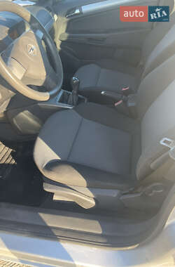Хетчбек Opel Astra 2004 в 
