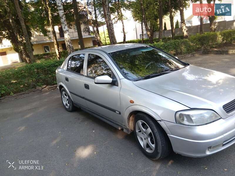 Хэтчбек Opel Astra 1998 в 