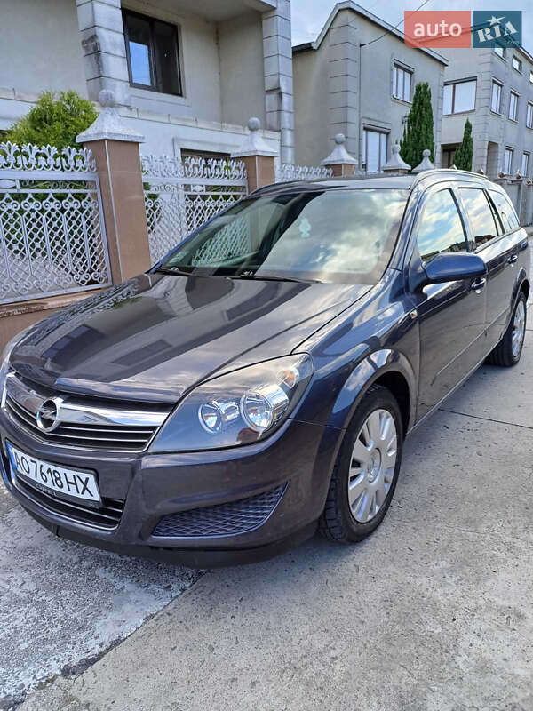 Универсал Opel Astra 2007 в Тячеве