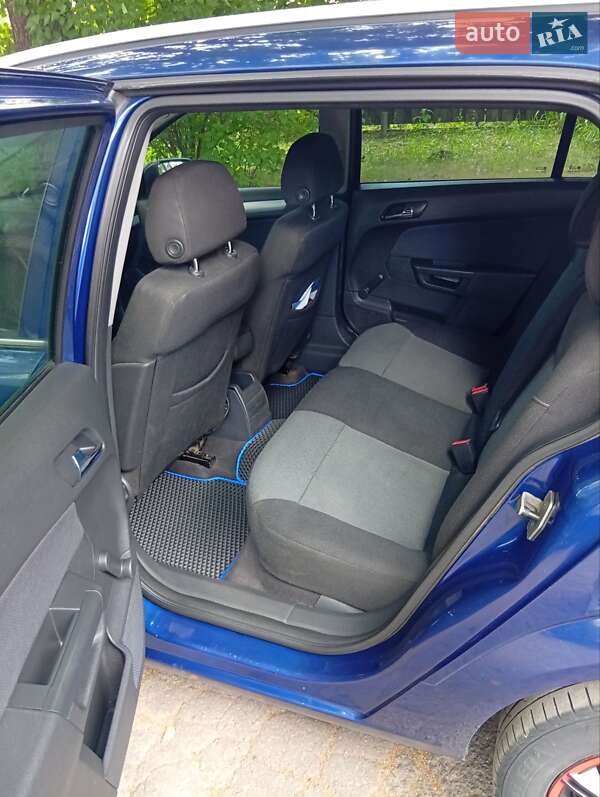 Универсал Opel Astra 2005 в Житомире