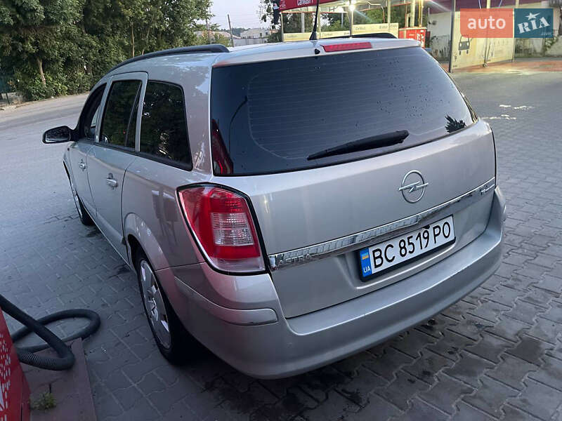 Универсал Opel Astra 2005 в Львове