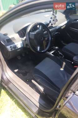 Универсал Opel Astra 2005 в 