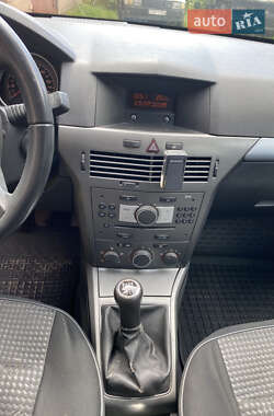 Универсал Opel Astra 2006 в 