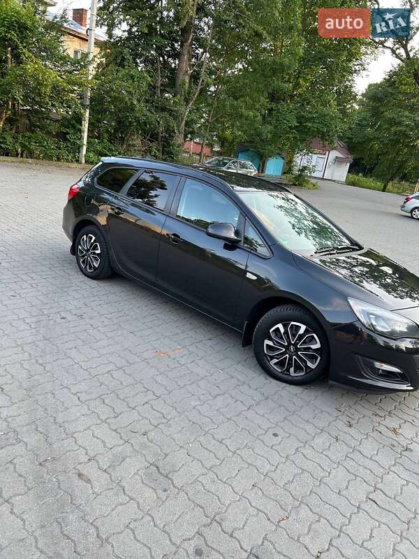Универсал Opel Astra 2014 в Стрые