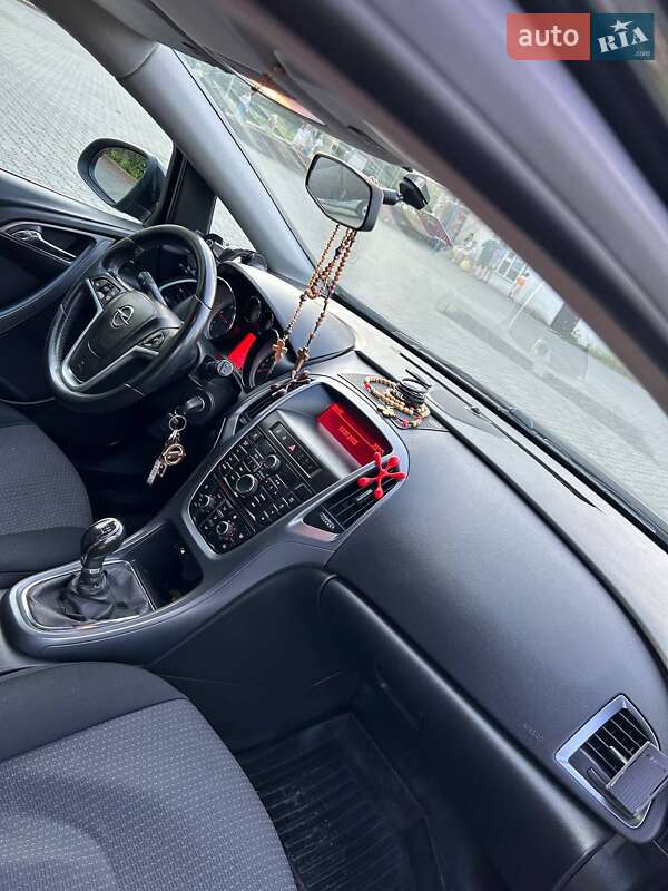 Универсал Opel Astra 2014 в Стрые