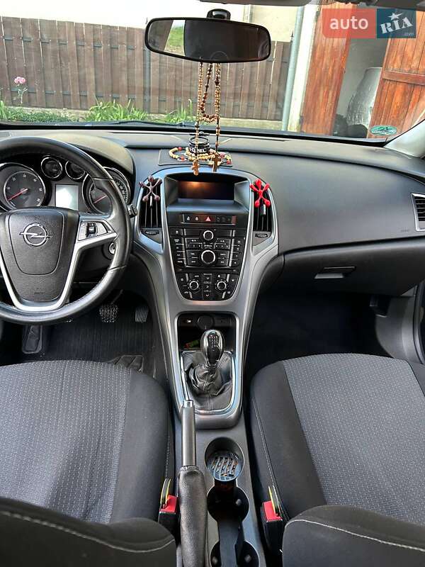 Универсал Opel Astra 2014 в Стрые